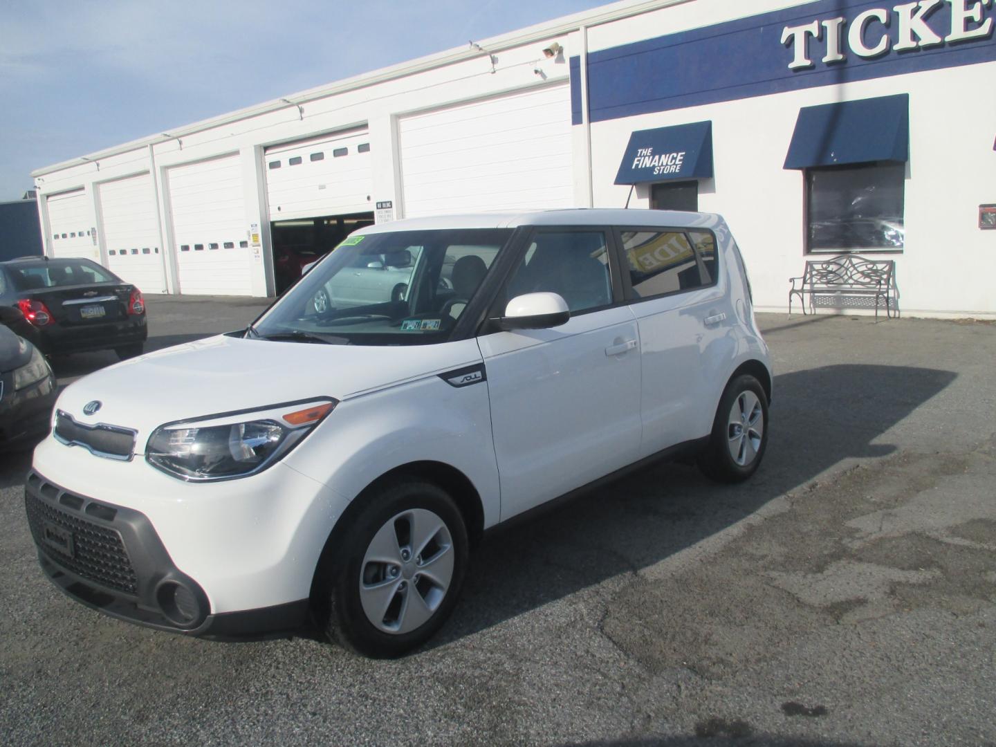 2015 WHITE Kia Soul Base (KNDJN2A23F7) with an 1.6L L4 DOHC 16V engine, located at 1254 Manheim Pike, Lancaster, PA, 17601, (717) 393-9133, 40.062870, -76.323273 - Photo#0